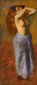Femme en peignoir bleu le torse découvert